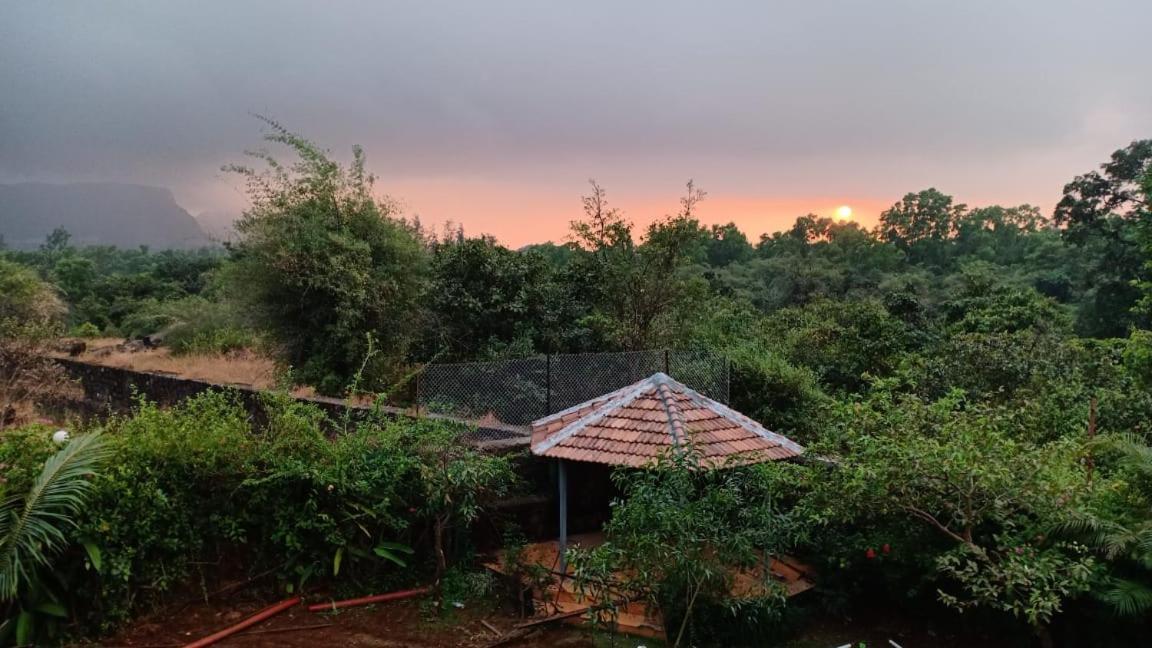 Nature Villa, Dukes Den Khandala Esterno foto